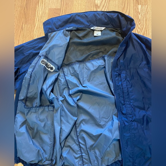 Columbia Men’s Hooded Windbreaker (Large) - Picture 2 of 2